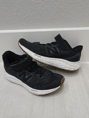 New Balance Kids Black and White Fresh Foam Sneakers Boys Size 1